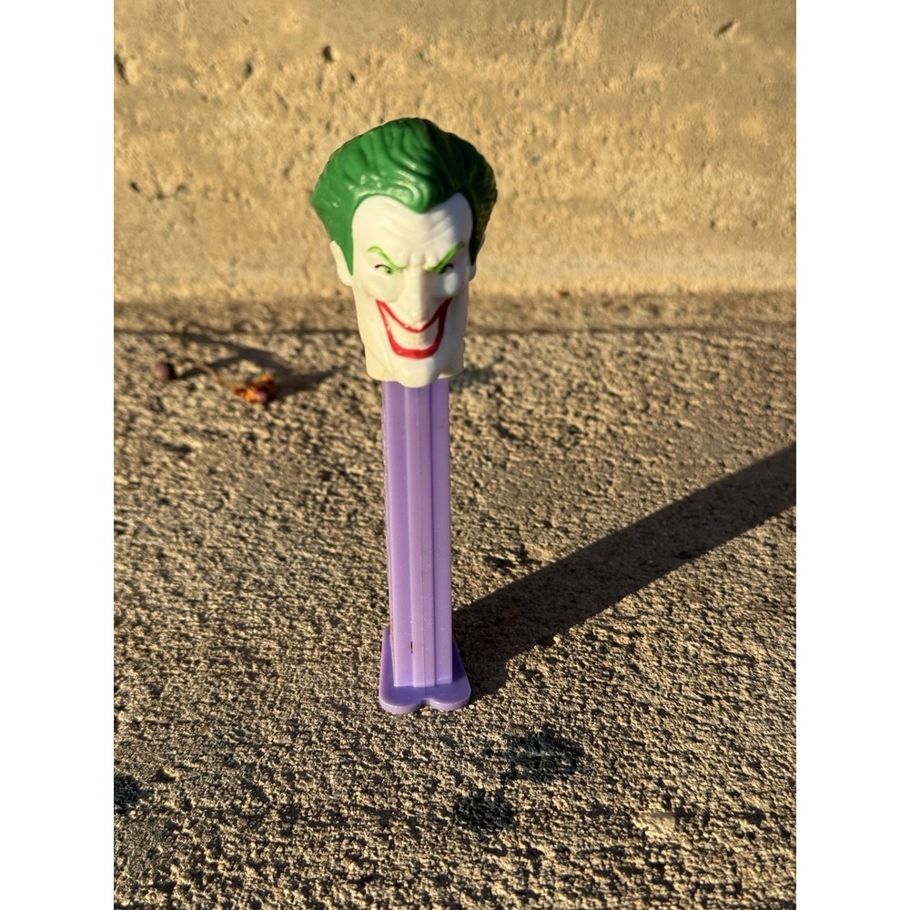 DC Comics Retired Joker PEZ Dispenser Nice!